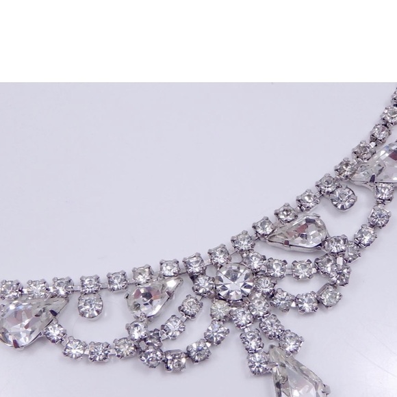 Estate vintage EUC Rhinestone festoon style.Measuring approximately 16 in drop. - Picture 3 of 7